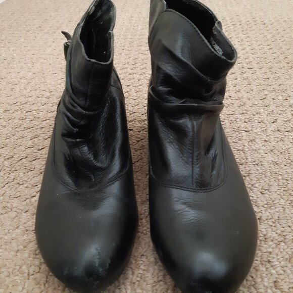 Black Leather Ankle Boots with Rounded Toe - Picture 3 of 6